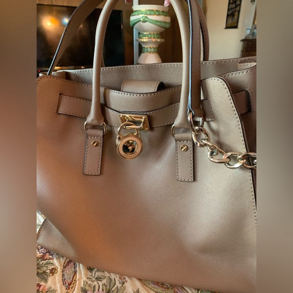 Women’s Michael Kors Purse - Picture 2 of 3